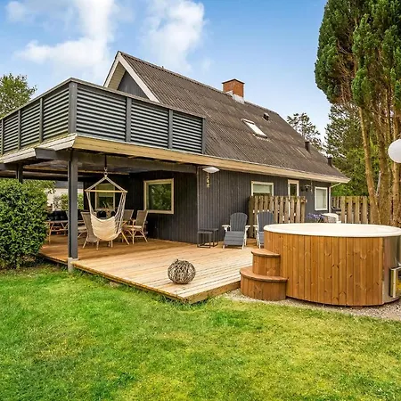 Holiday home Pet Friendly In Glesborg With Wifi Fjellerup Strand