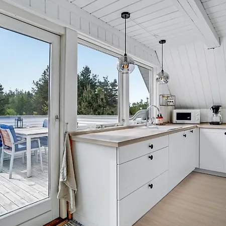 Pet Friendly In Glesborg With Wifi * Fjellerup Strand